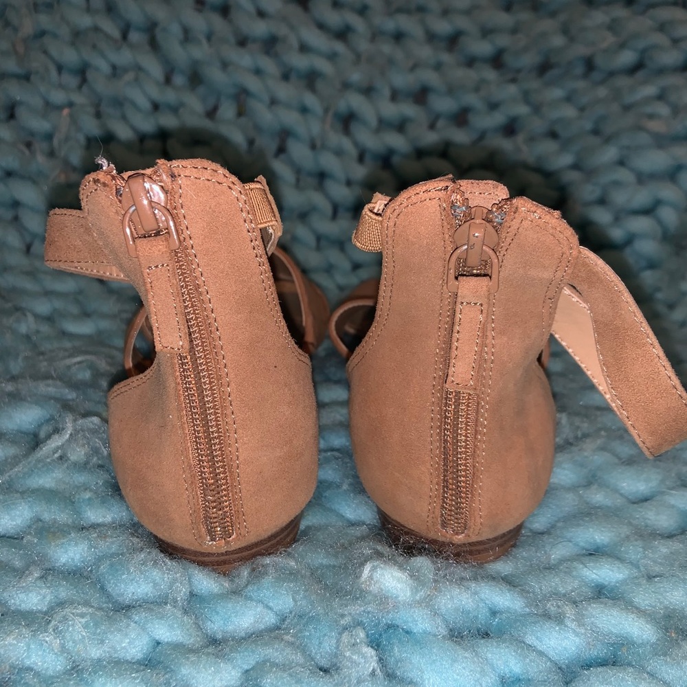 Tan flat sandals - Picture 3 of 3